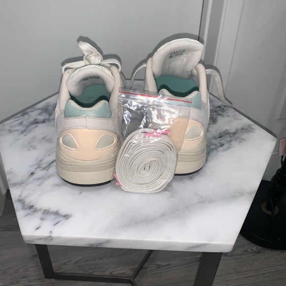 SOLD NWT adidas Yung 1 (Beige / iced/ Mint) CG7118 - Picture 12 of 16